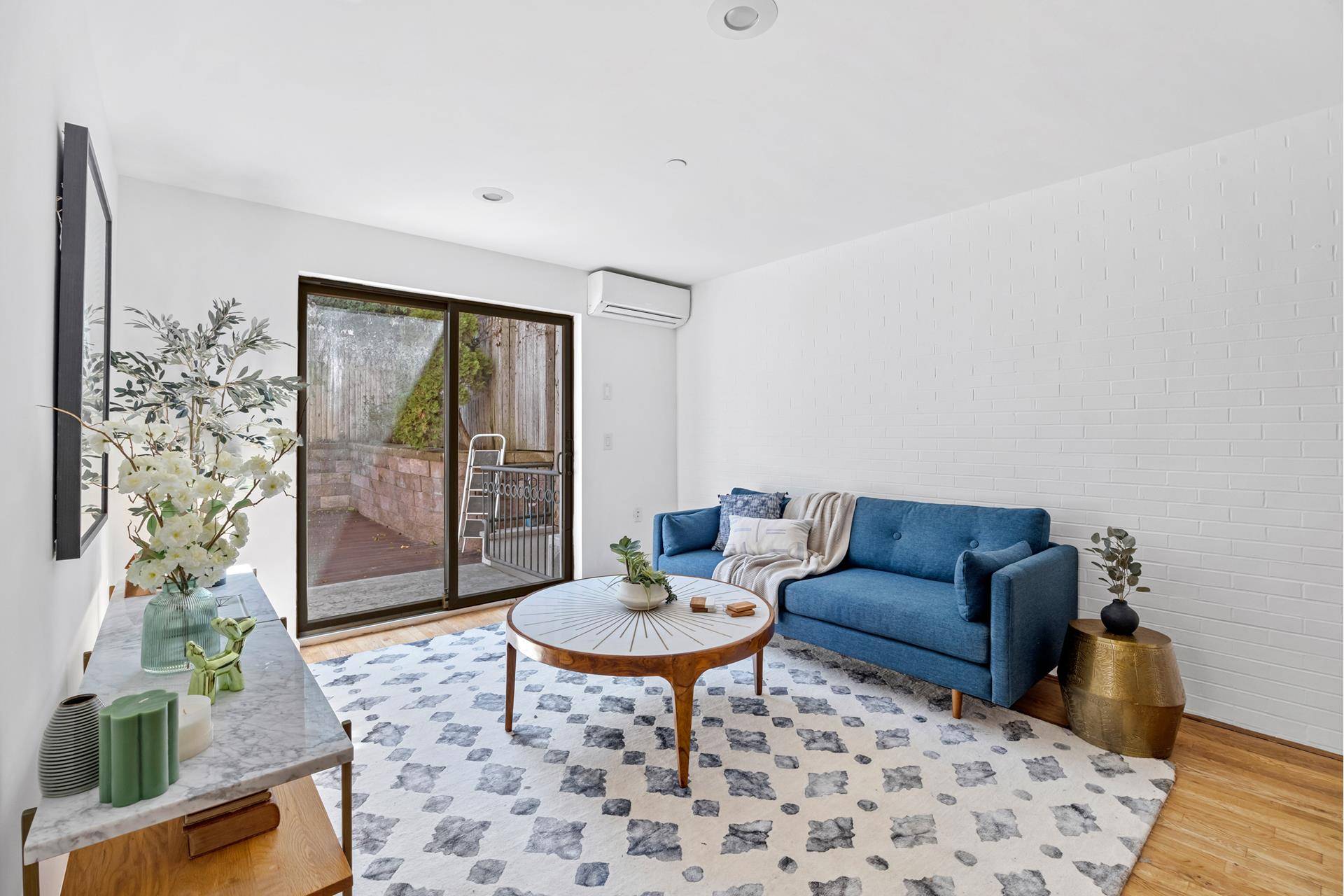 Brooklyn, NY 11211,976 METROPOLITAN Avenue #1B