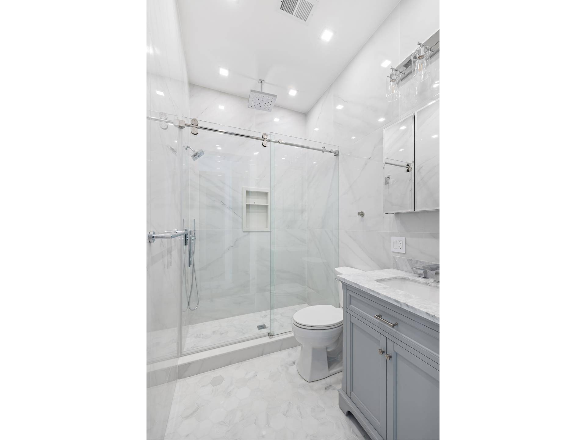Brooklyn, NY 11231,110 LUQUER Street #3