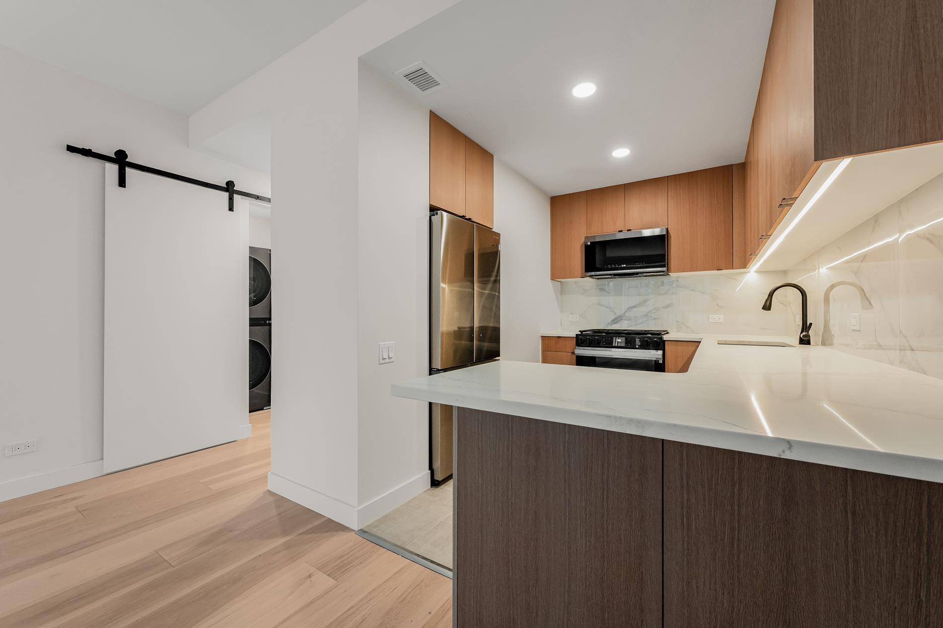 Manhattan, NY 10019,146 W 57th Street #52-E