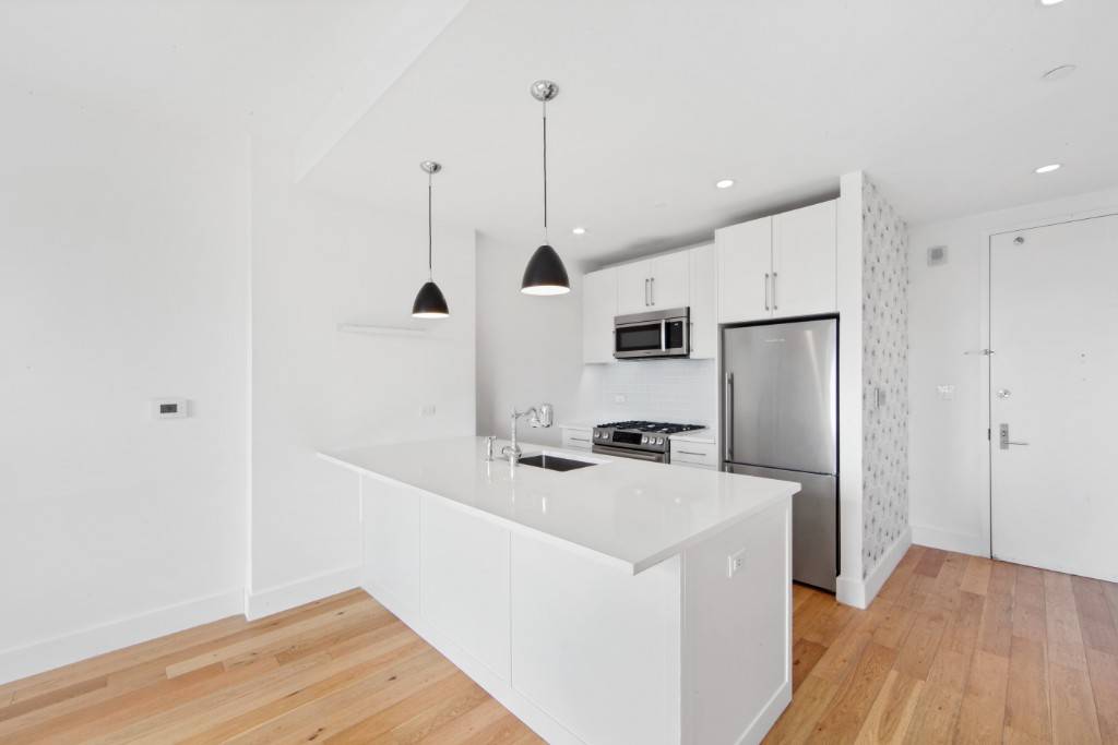 Queens, NY 11101,27-21 44th Drive #902