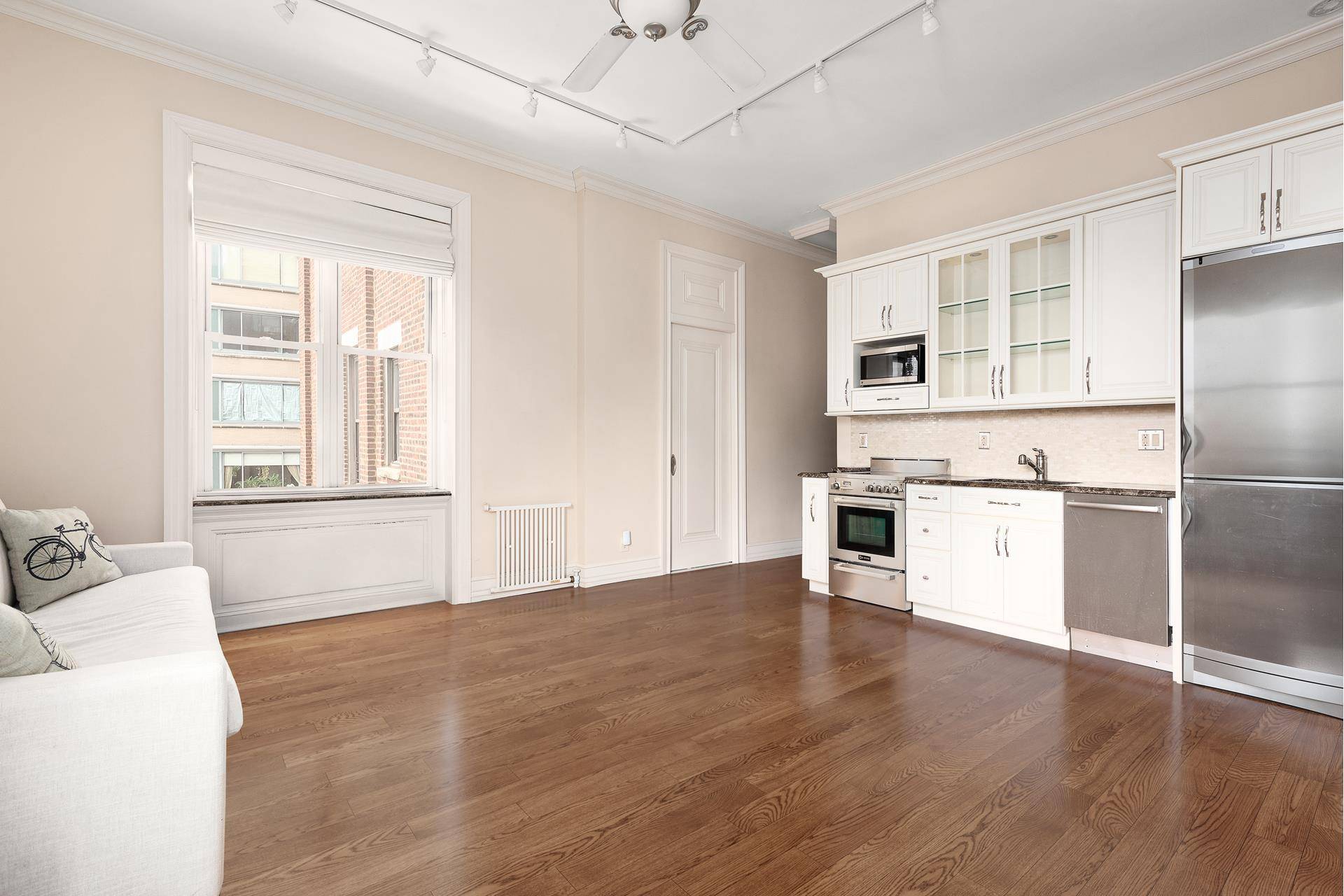 Manhattan, NY 10023,140 W 69TH Street #107C