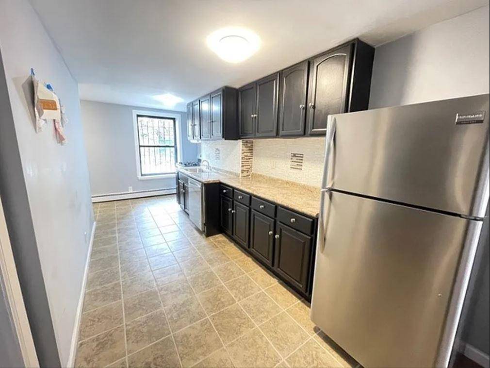 Brooklyn, NY 11233,617 HALSEY Street #1