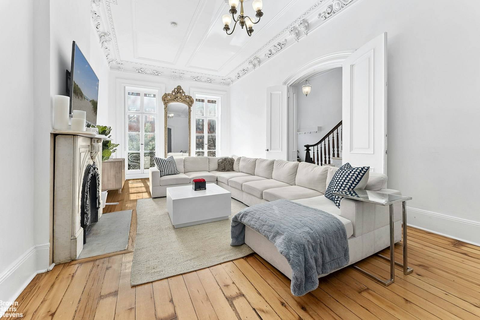Manhattan, NY 10014,27 BANK Street #PARLOR