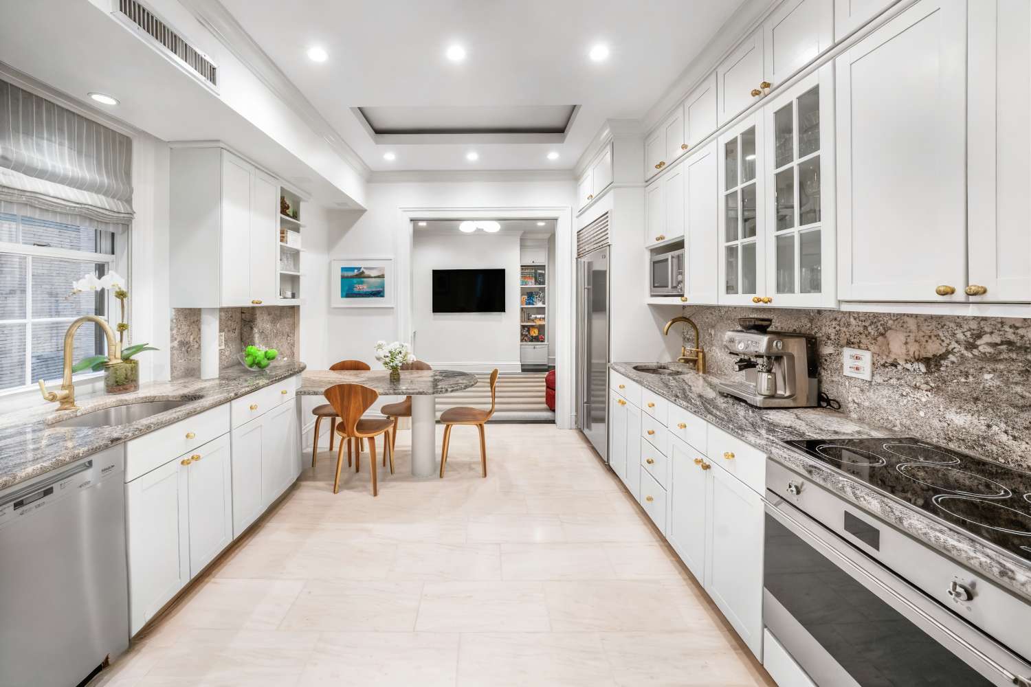 Manhattan, NY 10023,2 W 67TH Street #5A