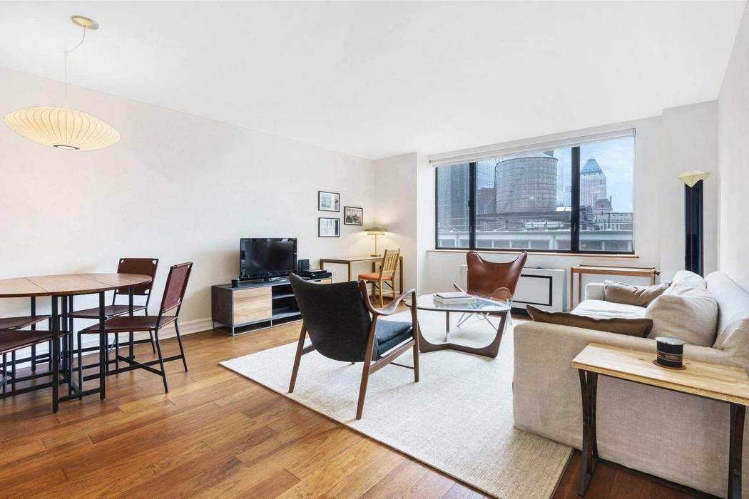 Manhattan, NY 10023,30 W 61st Street #15B