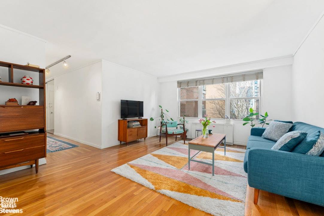 Manhattan, NY 10021,363 E 76TH Street #6G