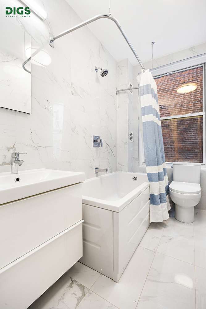 Manhattan, NY 10028,130 E END Avenue #14D
