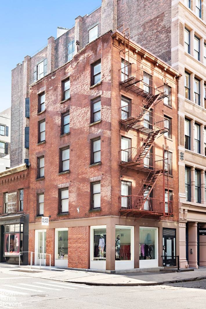 Manhattan, NY 10012,128 WOOSTER Street