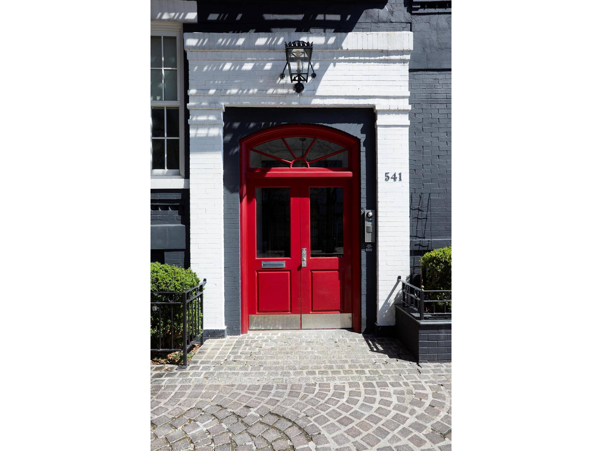 Manhattan, NY 10021,541 E 72ND Street #2/3