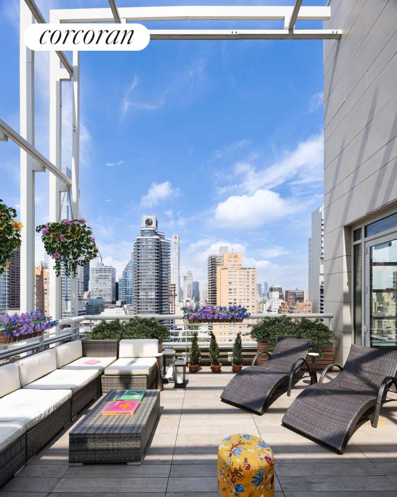 Manhattan, NY 10065,301 E 61ST Street #PENTHOUSE