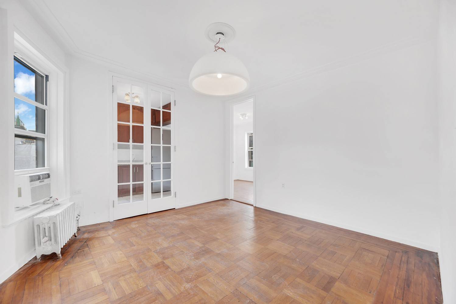 Manhattan, NY 10011,261 W 22ND Street #20