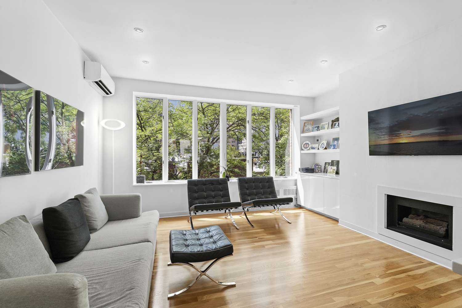 Manhattan, NY 10065,152 E 63RD Street #2