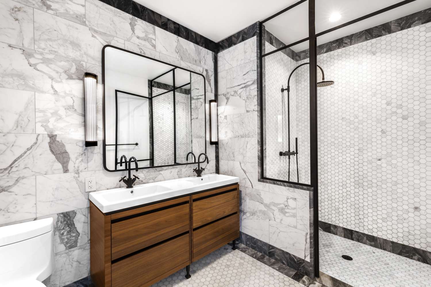 Brooklyn, NY 11222,21 INDIA Street #31E