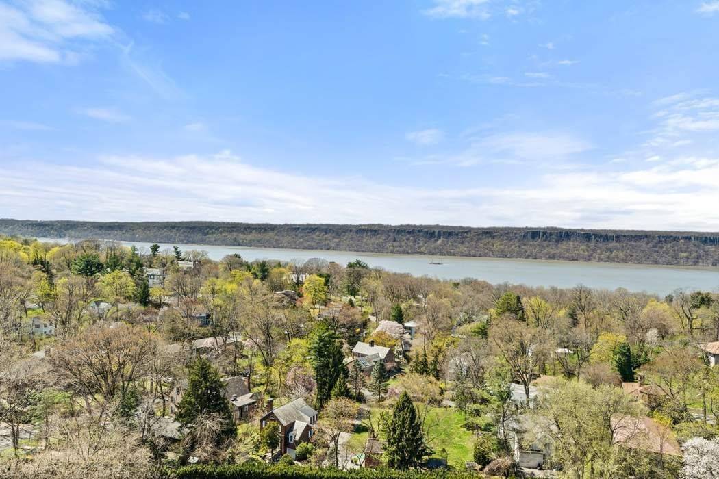 Bronx, NY 10471,4705 Henry Hudson Parkway W #15M