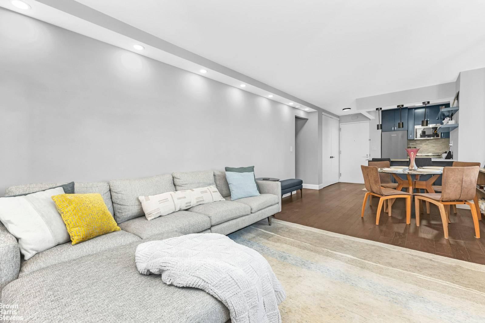 Manhattan, NY 10019,322 W 57TH Street #20C