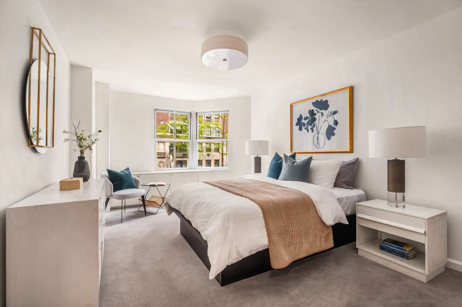 Manhattan, NY 10021,114 E 72ND Street #2/3B