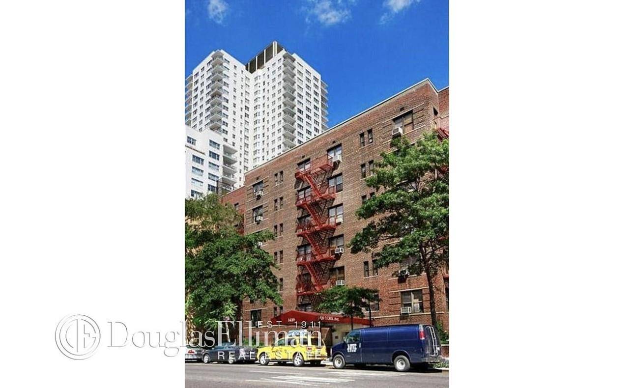 Manhattan, NY 10021,1420 YORK Avenue #4O