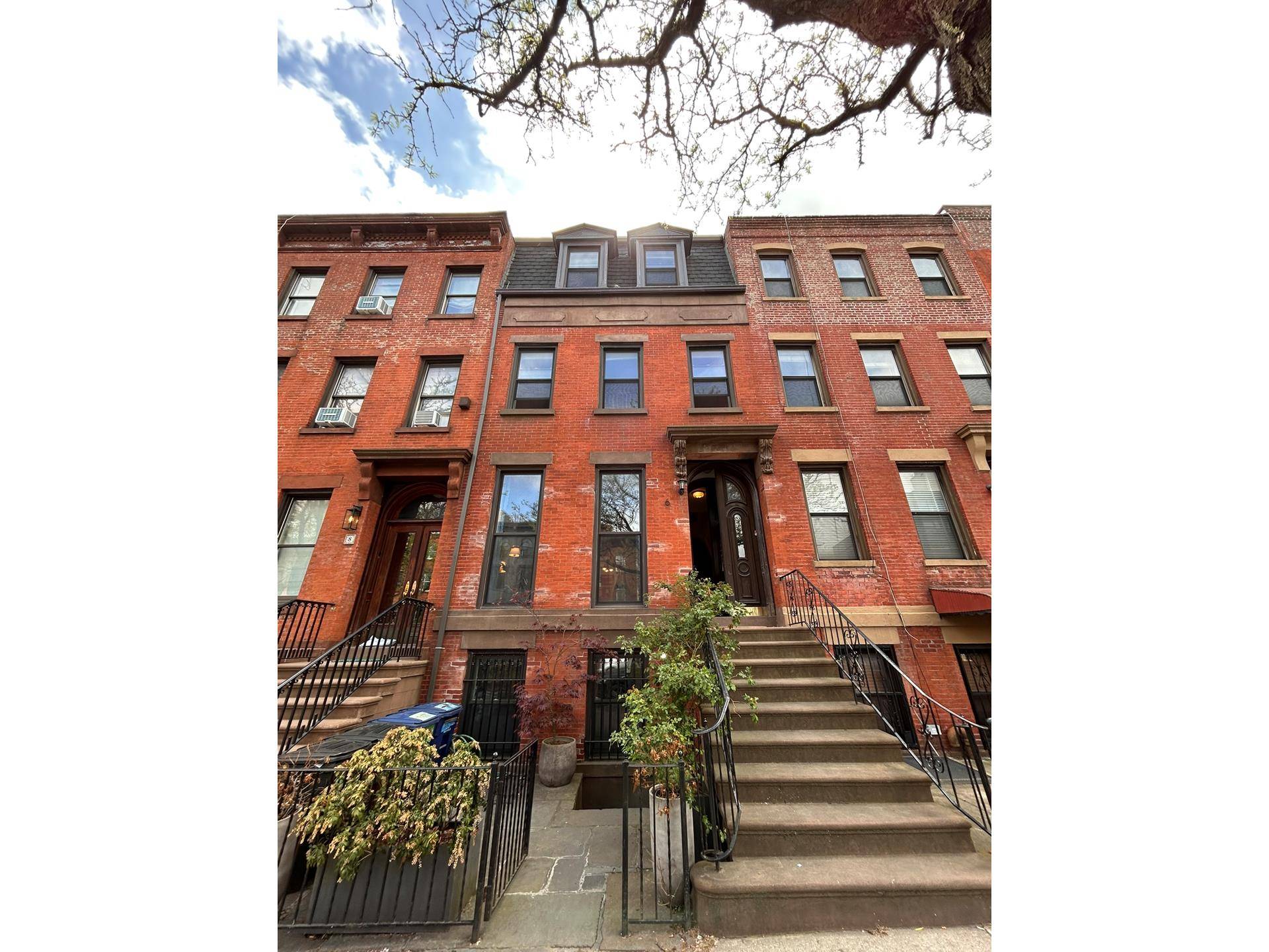 Brooklyn, NY 11231,6 3RD Street