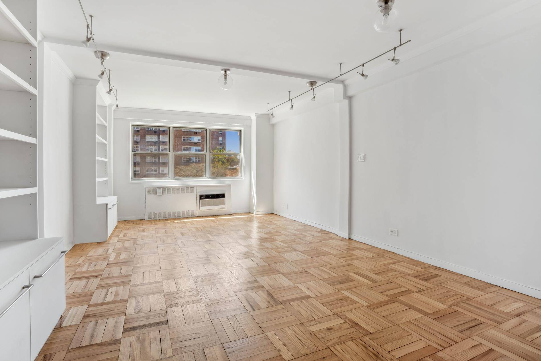 Manhattan, NY 10023,30 W 60th Street #6-X