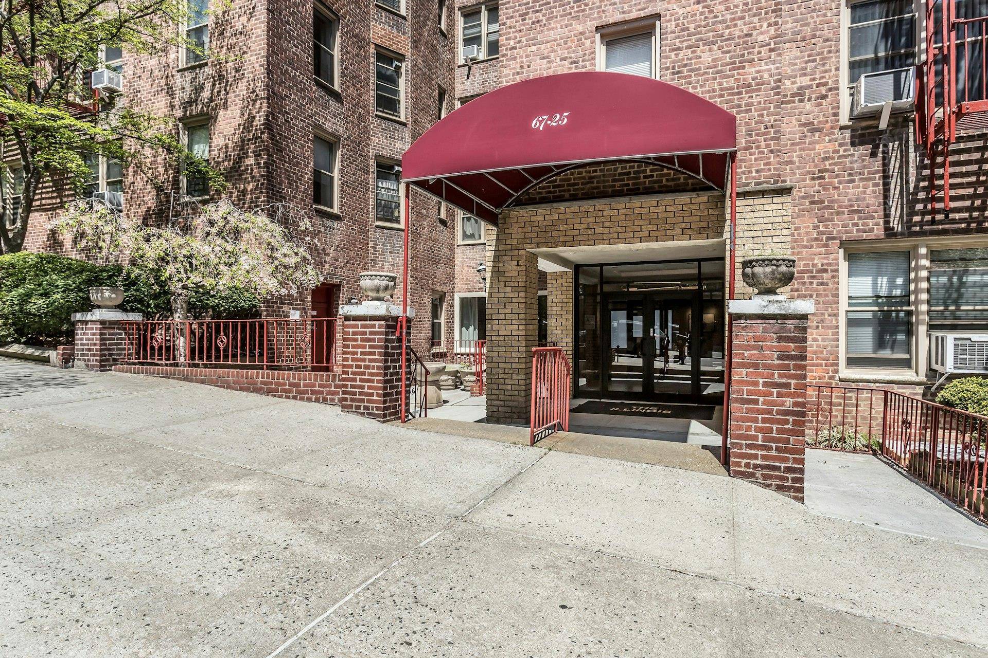 Queens, NY 11375,67-25 CLYDE Street #1G