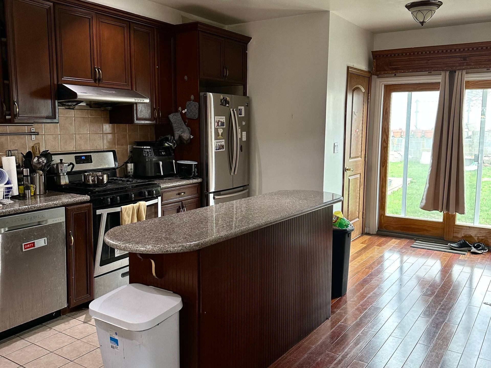 Queens, NY 11364,50-05 212th Street