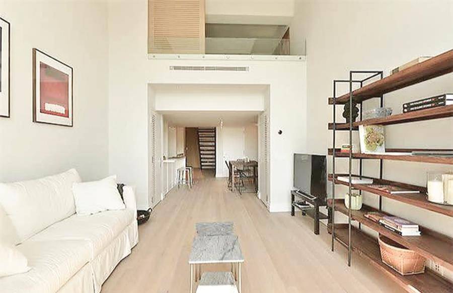 Manhattan, NY 10014,421 Hudson Street #305