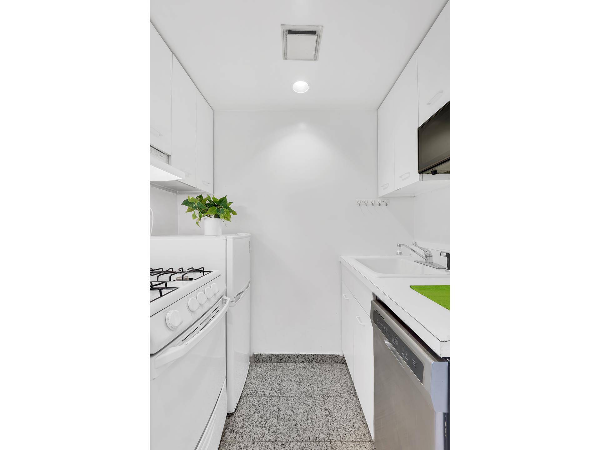 Manhattan, NY 10017,210 E 47TH Street #3G