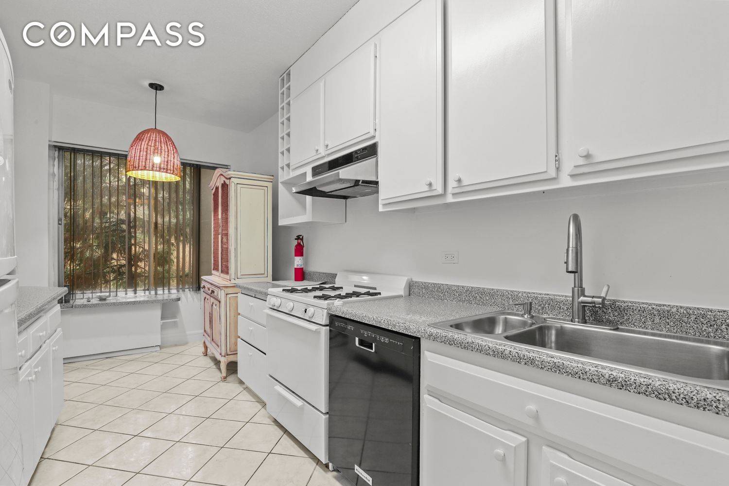 Bronx, NY 10471,4455 Douglas Avenue #3F