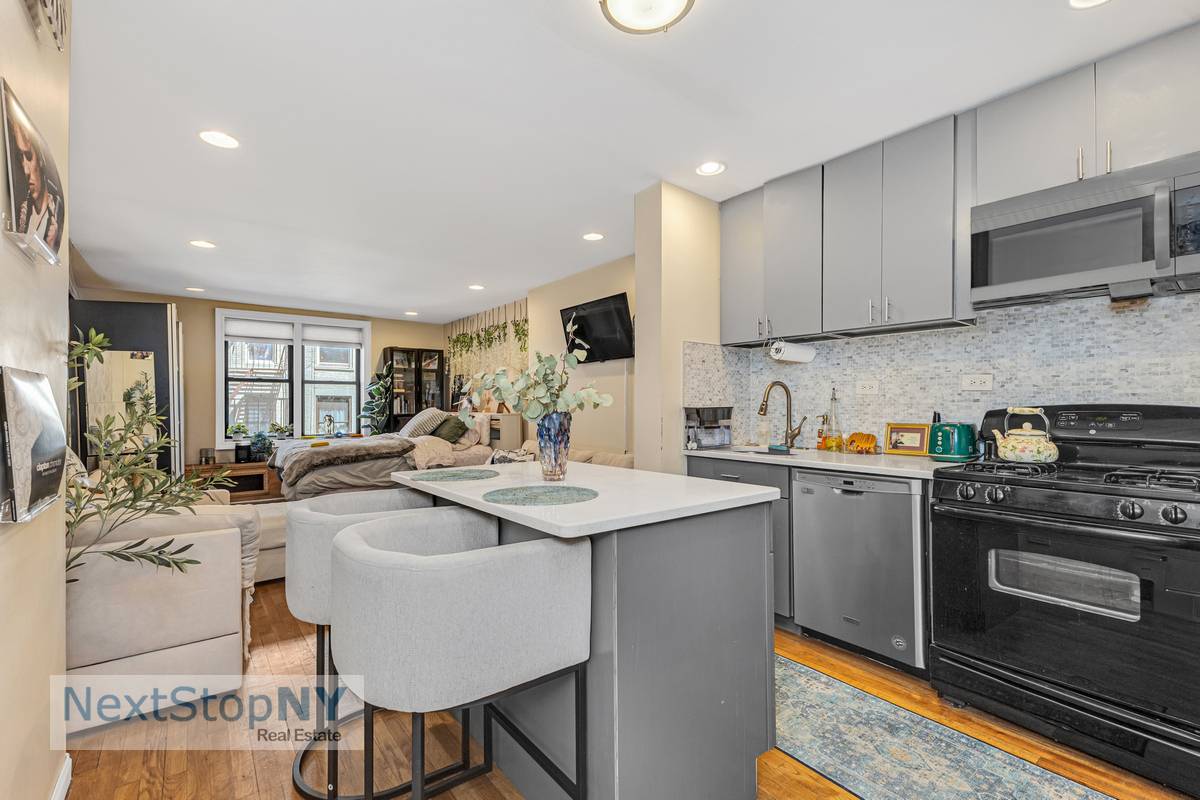 Manhattan, NY 10016,229 E 28TH Street #2C