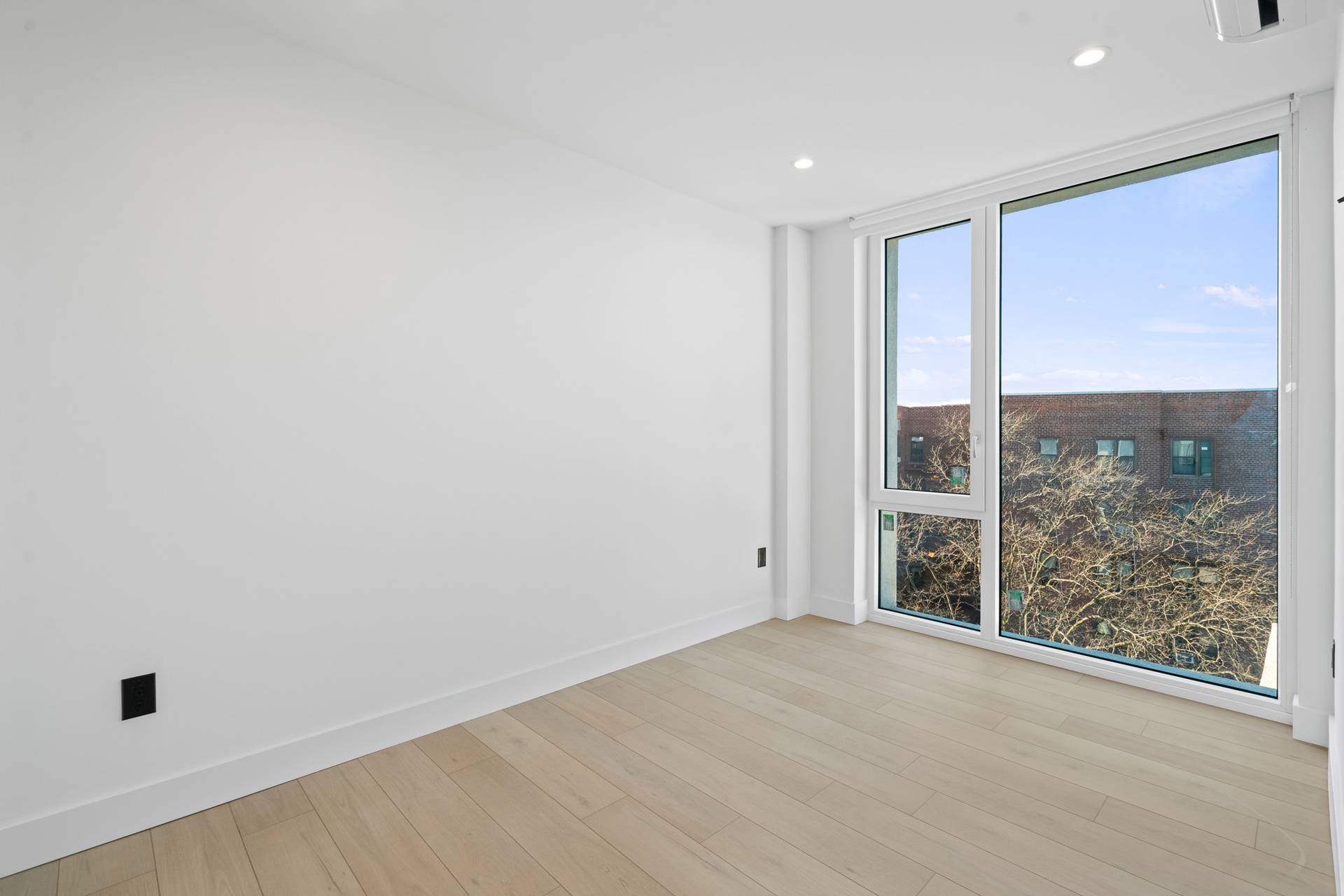 Queens, NY 11372,33-25 Junction Boulevard #2-E