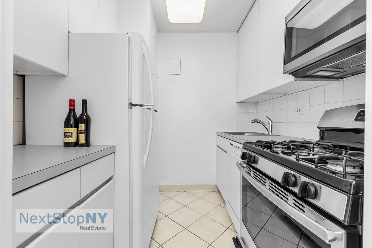 Manhattan, NY 10022,245 E 54TH Street #27C