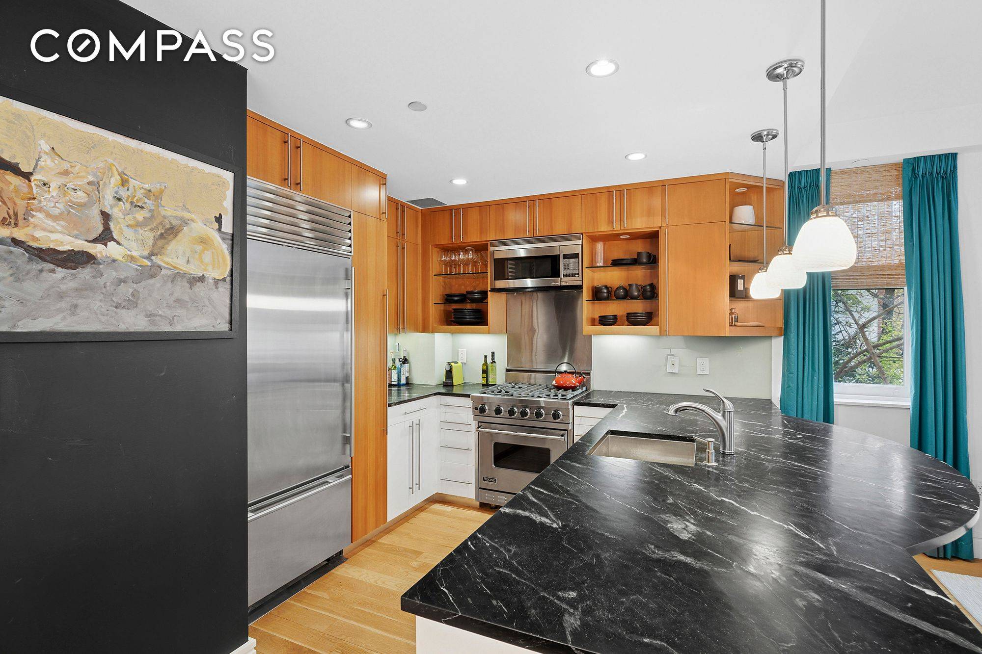 Manhattan, NY 10009,331 E 8th Street #2