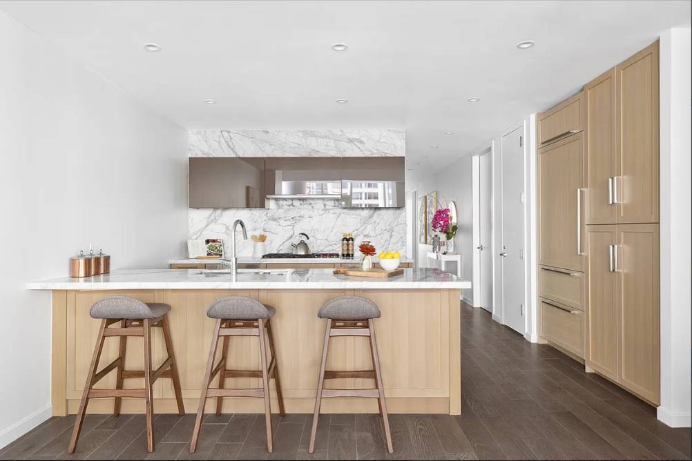 Manhattan, NY 10007,19 PARK Place #9A