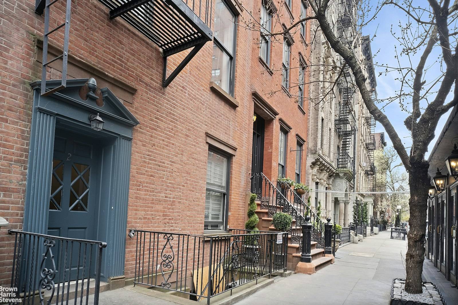 Manhattan, NY 10014,2 CHARLES Street #2F