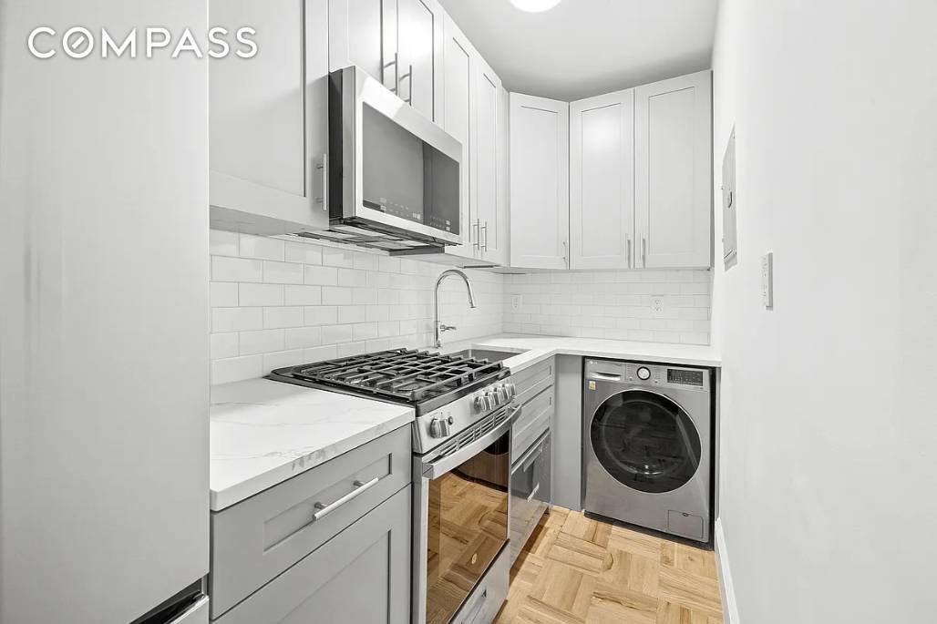 Manhattan, NY 10024,132 W 80th Street #4R