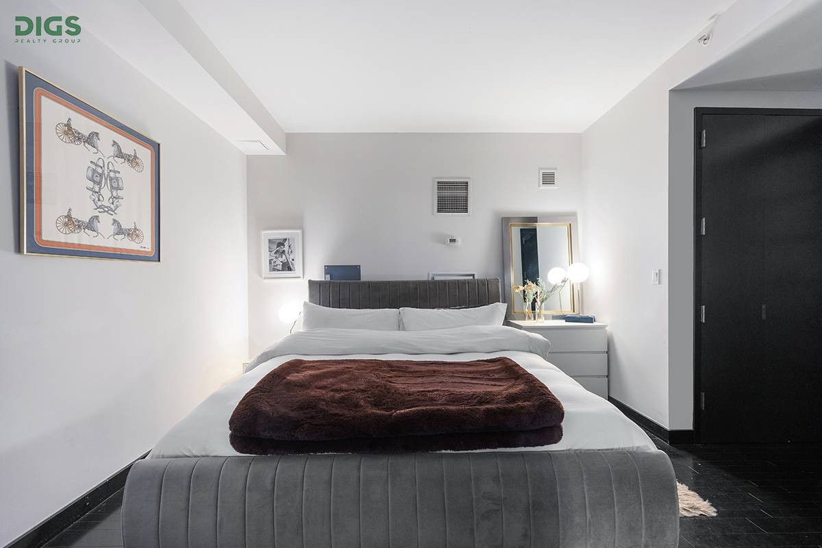 Manhattan, NY 10005,20 PINE Street #2207