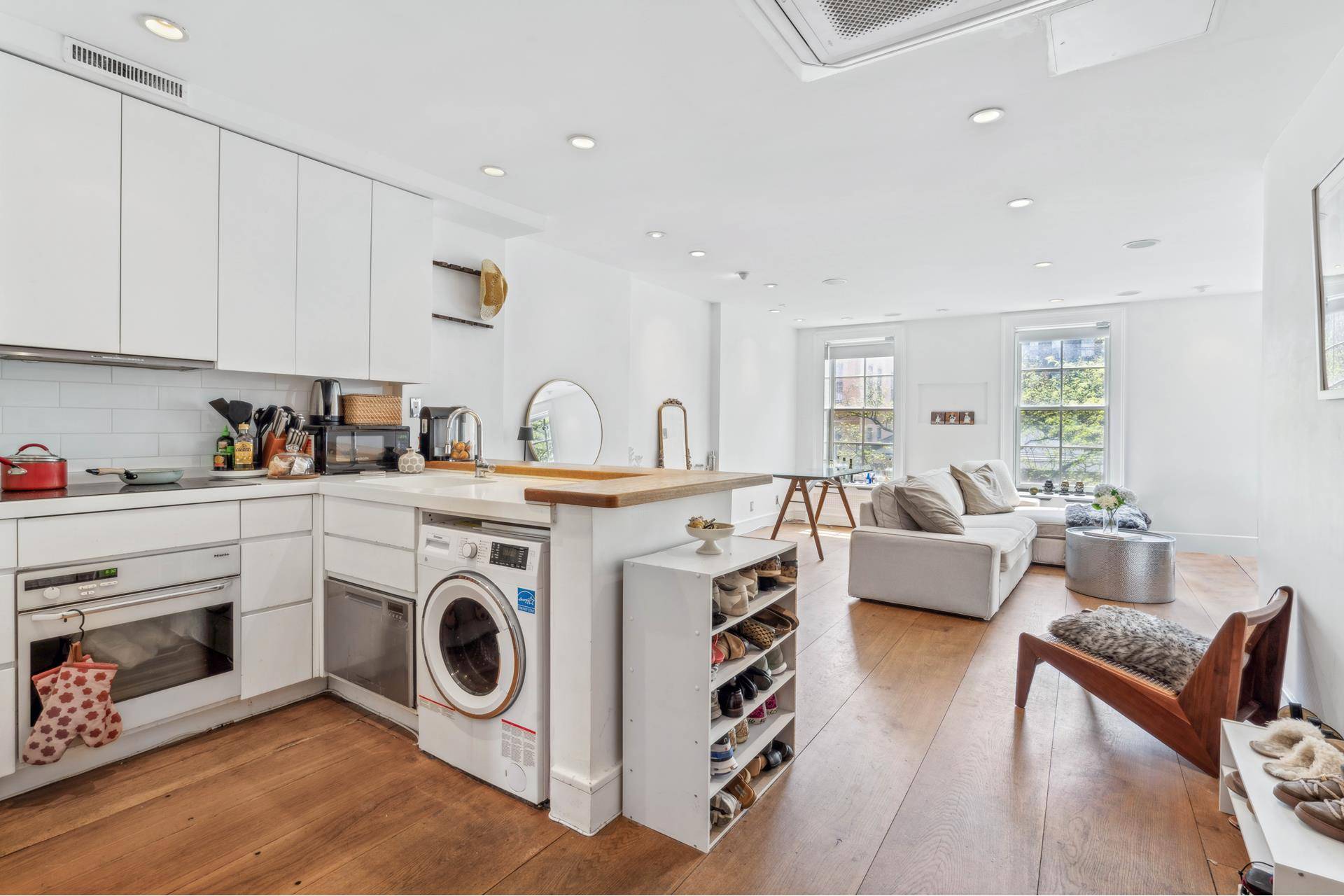 Manhattan, NY 10011,221 W 13TH Street #APT2