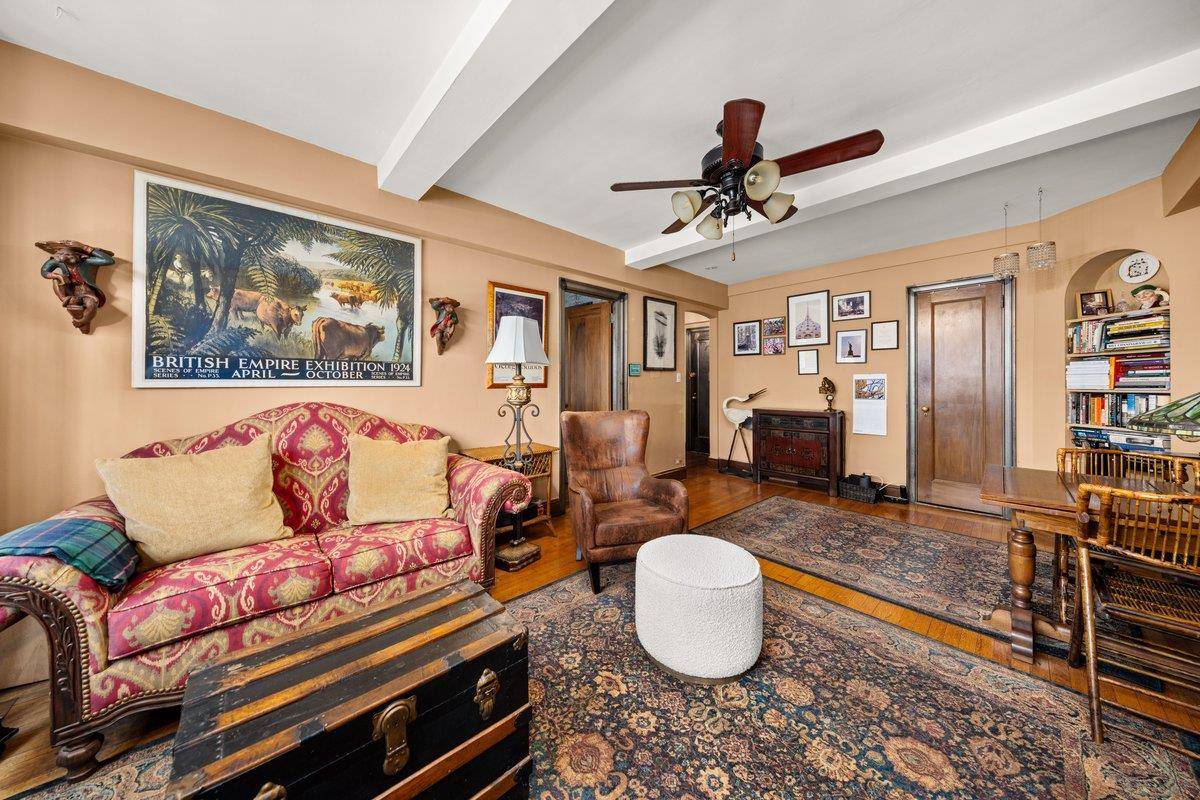 Manhattan, NY 10003,81 Irving Place #10-D
