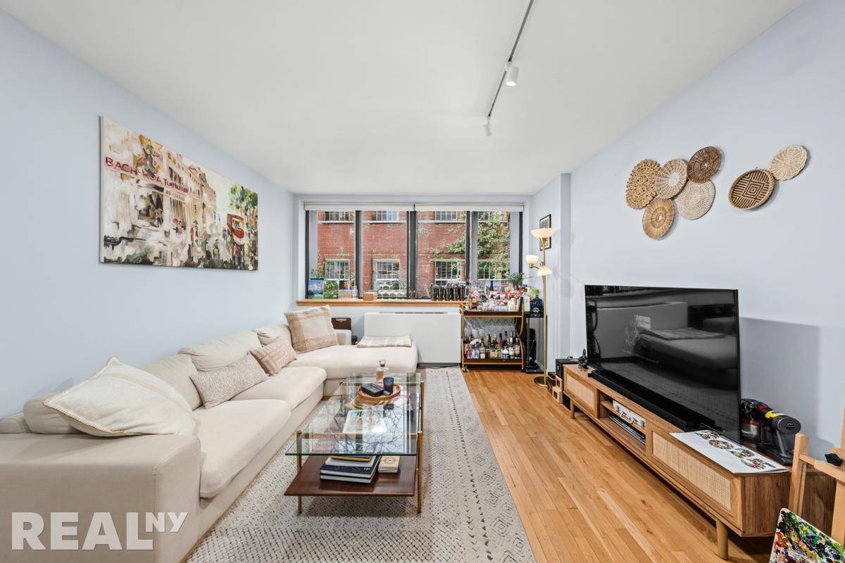 Manhattan, NY 10019,414 W 54th Street #2C