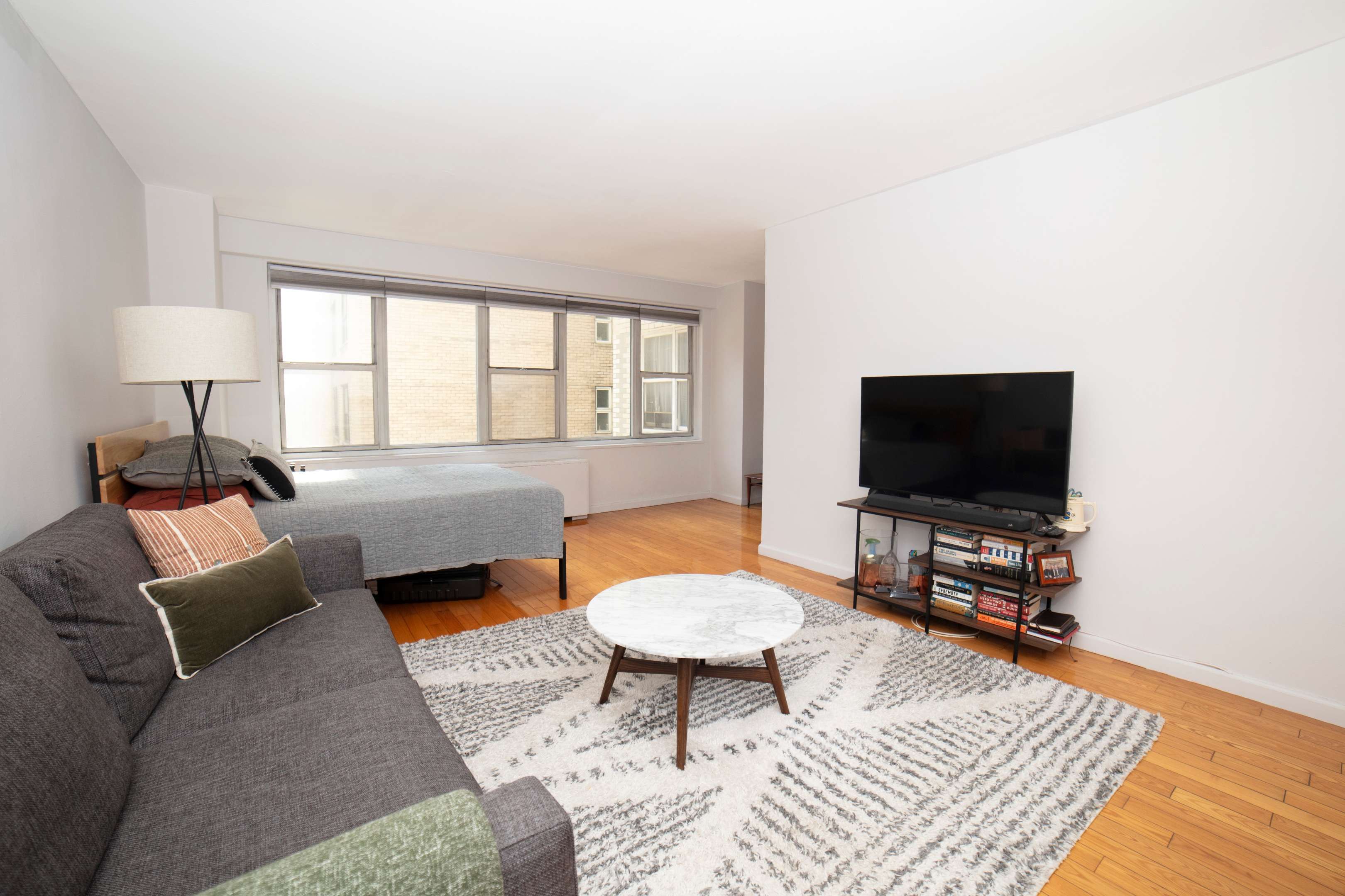 Manhattan, NY 10003,69 Fifth Avenue #5A