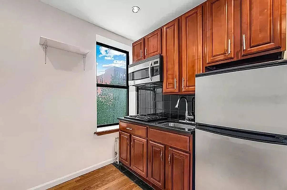 Manhattan, NY 10009,619 E 5th Street #28