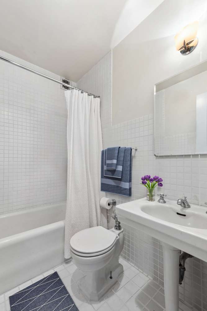Manhattan, NY 10023,12 W 72ND Street #16E