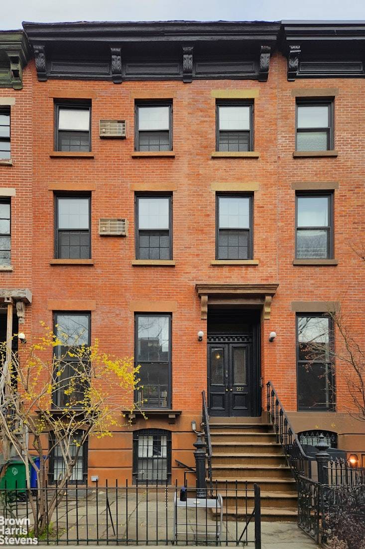Brooklyn, NY 11217,227 DEAN Street
