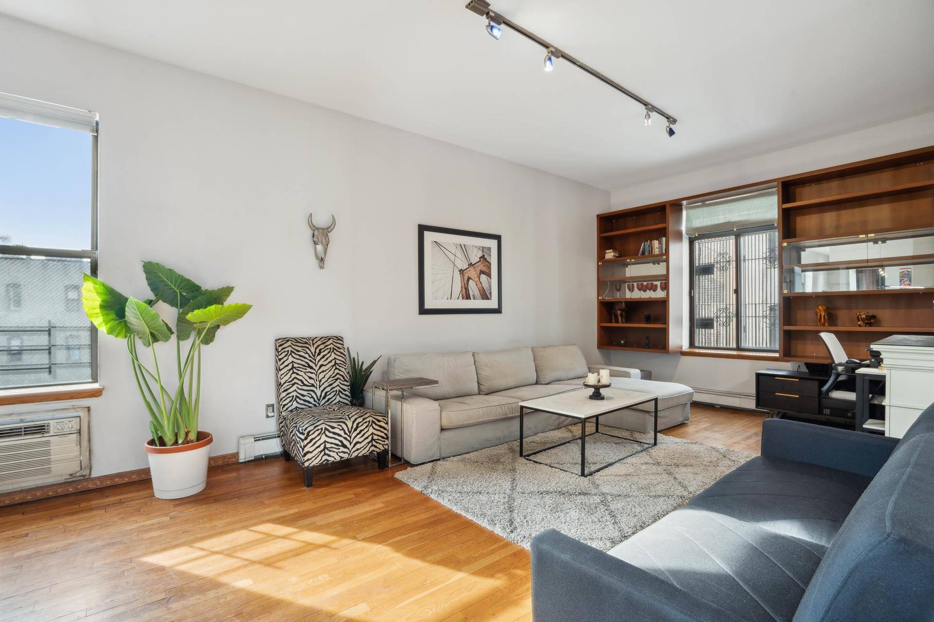 Manhattan, NY 10036,341 W 47TH Street #4R