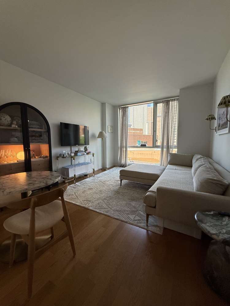 Manhattan, NY 10007,200 CHAMBERS Street #5L
