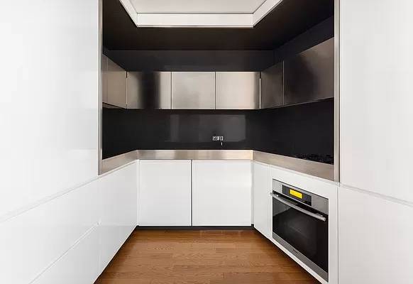 Manhattan, NY 10004,15 WILLIAM Street #19H