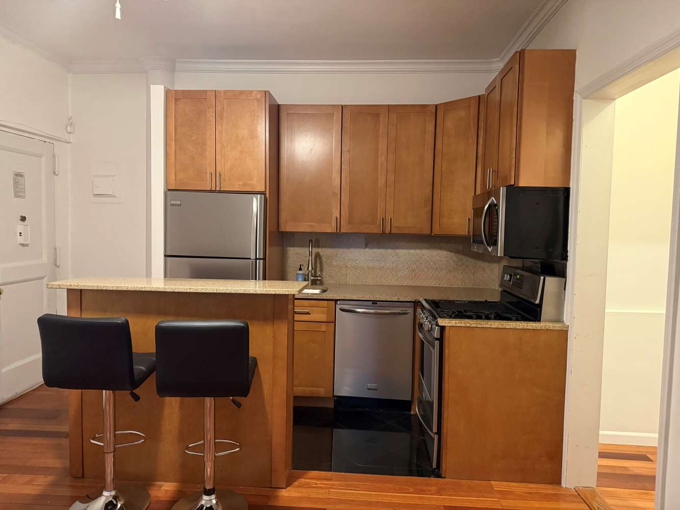 Manhattan, NY 10019,57 W 58TH Street #3H