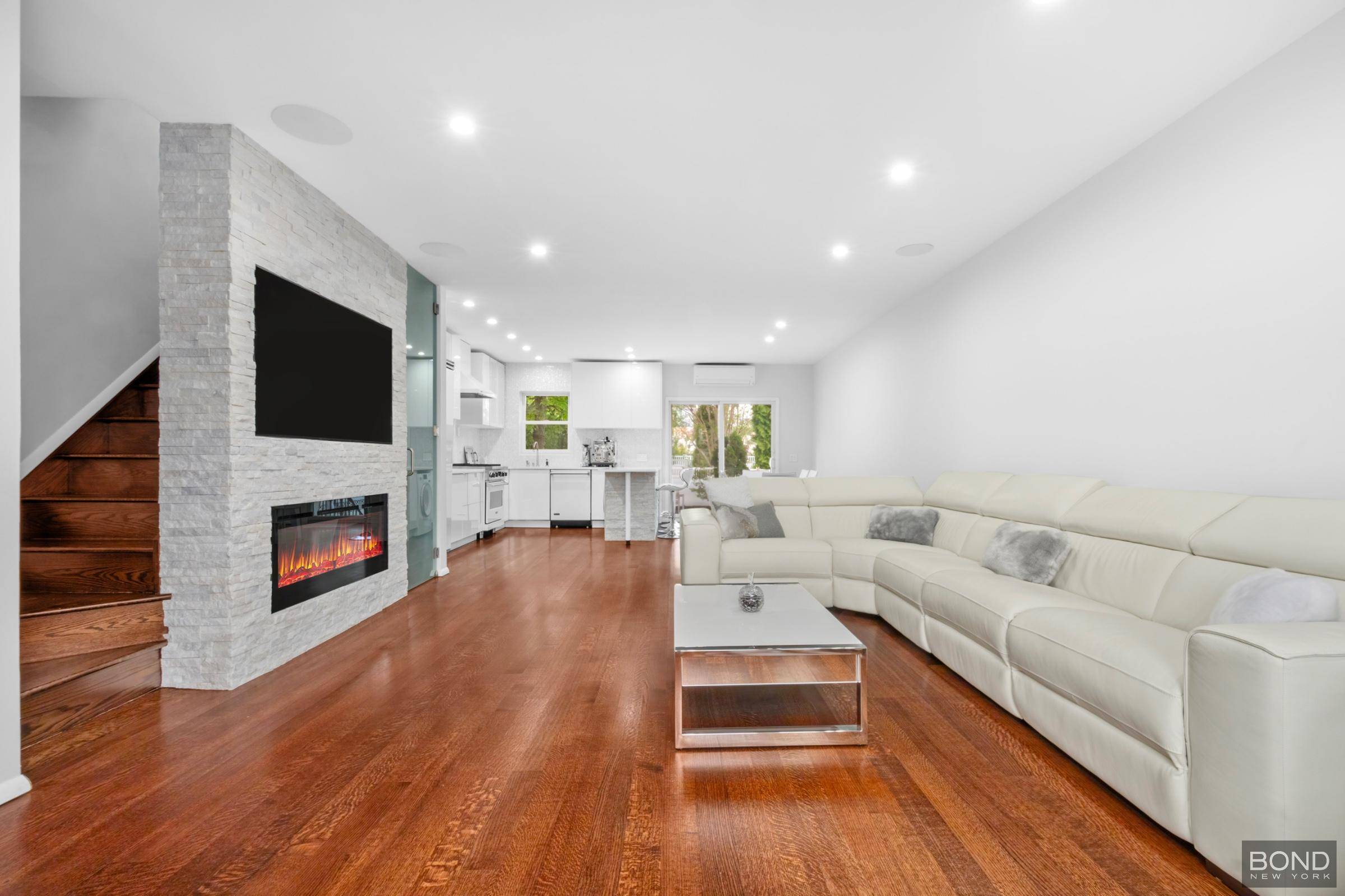 Queens, NY 11379,82-15 Penelope Avenue