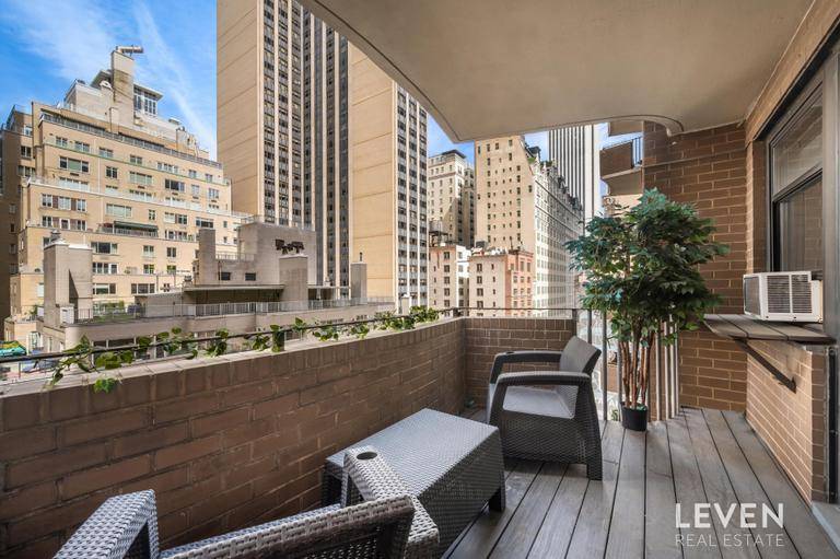 Manhattan, NY 10019,58 W 58th Street #11A
