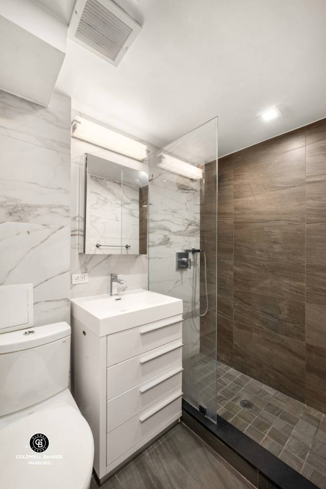 Manhattan, NY 10017,25 TUDOR CITY Place #616